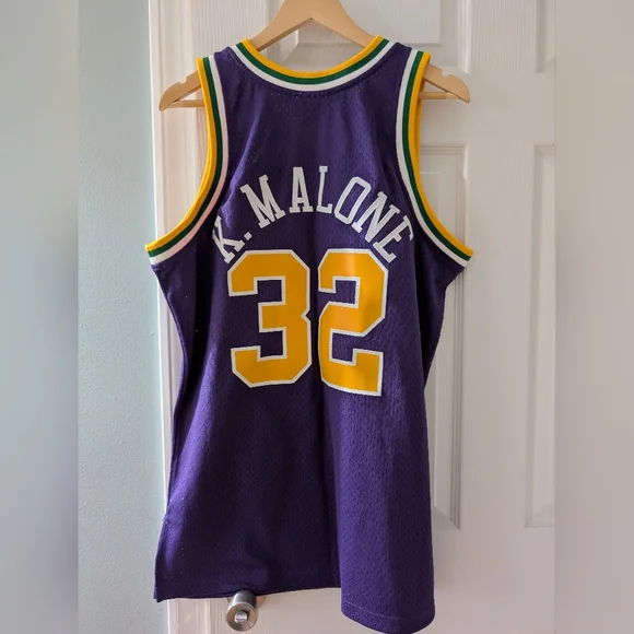 Mitchell & Ness Karl Malone Throwback Jersey Large